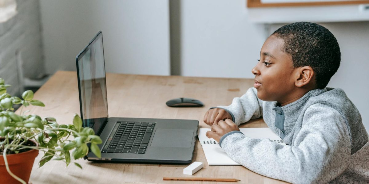 pexels-katerina-holmes-5905700